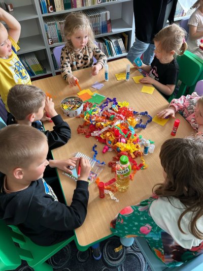 Małe MIłe Czwartki - Latawce, dmuchawce, wiatr...